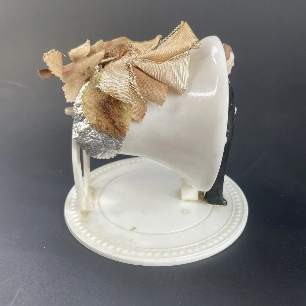 1940s Wedding Cake Topper Bride Groom Bell‎ Ribbon White Plastic Couple VTG